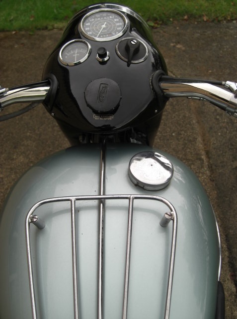 画像: トライアンフ T100 タイガー (500cc) 1954年